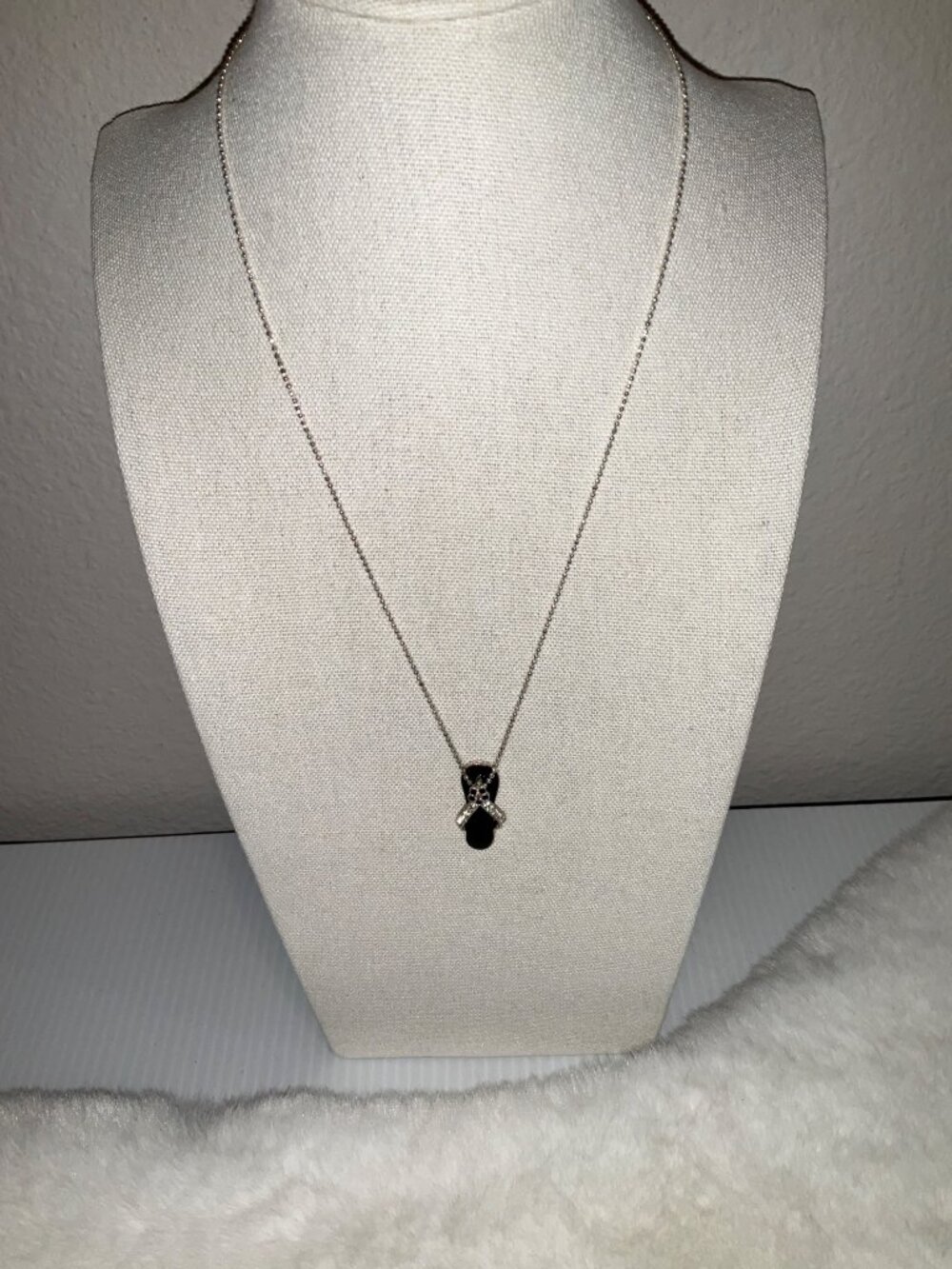 Hawaii Crystal Rhinestone Flip Flop Necklace in Black - Picture 3 of 3